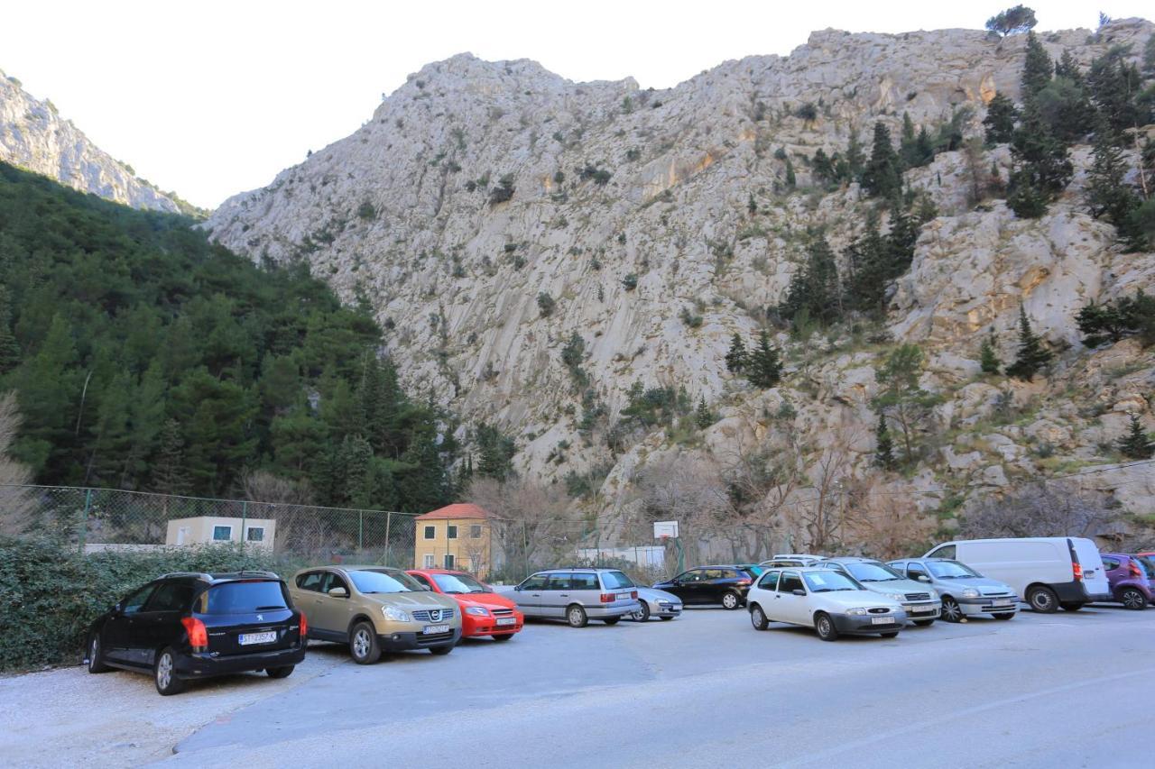 Apartments With A Parking Space Omis - 4327 Экстерьер фото