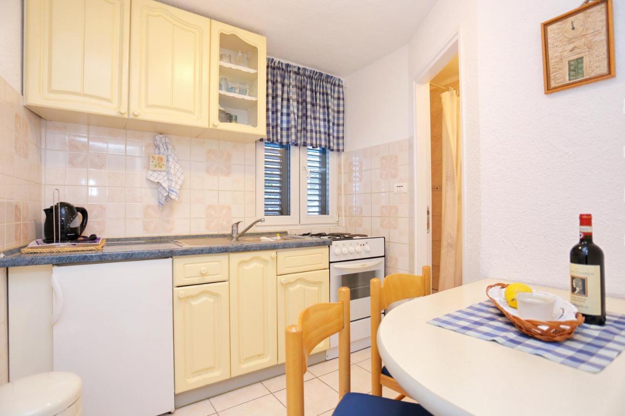 Apartments With A Parking Space Omis - 4327 Экстерьер фото