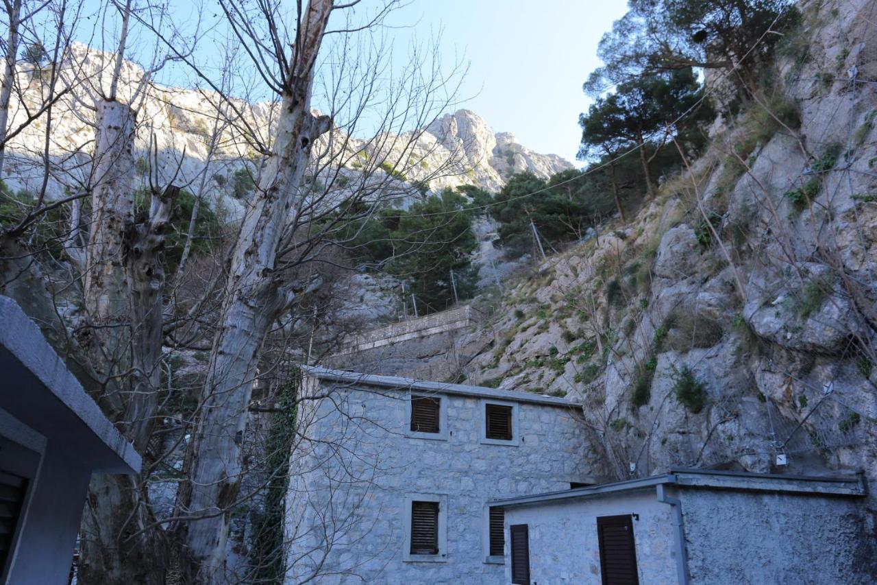 Apartments With A Parking Space Omis - 4327 Экстерьер фото