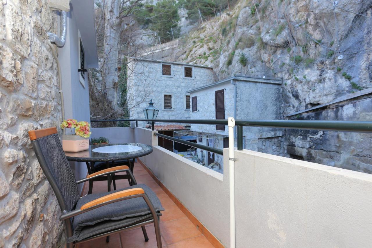 Apartments With A Parking Space Omis - 4327 Экстерьер фото